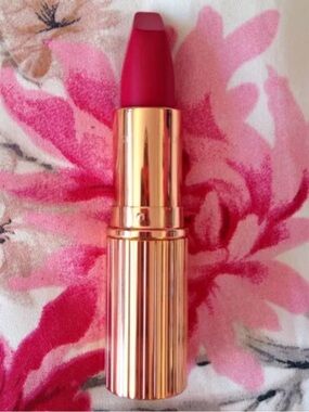 Charlotte Tilbury Matte Revolution Lipstick The Queen Full Size